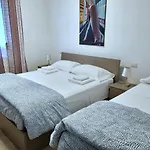 アパート Valevalehome - Gallery With Fully Equipped Kitchen, Reserved Parking, Big Garden オルビア