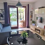 Valevalehome - Gallery With Fully Equipped Kitchen, Reserved Parking, Big Garden アパート