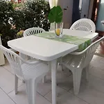 Valevalehome - Gallery With Fully Equipped Kitchen, Reserved Parking, Big Garden アパート *