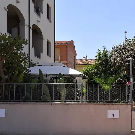 Valevalehome - Gallery With Fully Equipped Kitchen, Reserved Parking, Big Garden Appartamento