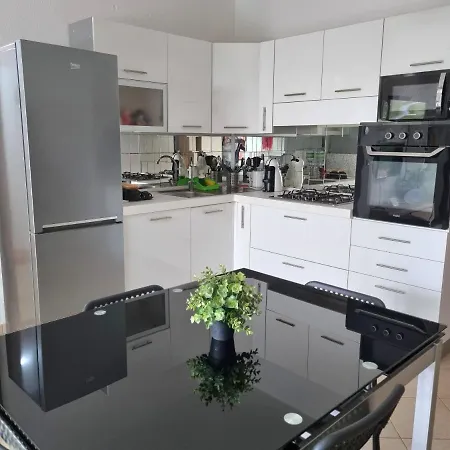 Apartment Valevalehome - Gallery With Fully Equipped Kitchen, Reserved Parking, Big Garden *