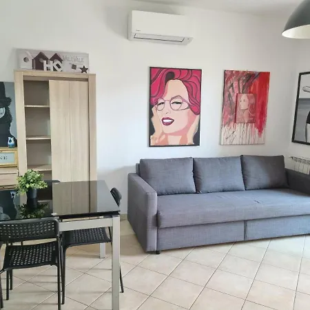 Valevalehome - Gallery With Fully Equipped Kitchen, Reserved Parking, Big Garden Apartment Olbia