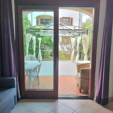 Valevalehome - Gallery With Fully Equipped Kitchen, Reserved Parking, Big Garden Apartment Olbia