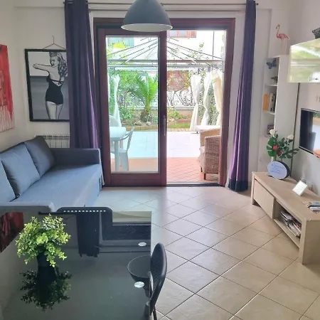Valevalehome - Gallery With Fully Equipped Kitchen, Reserved Parking, Big Garden Appartement